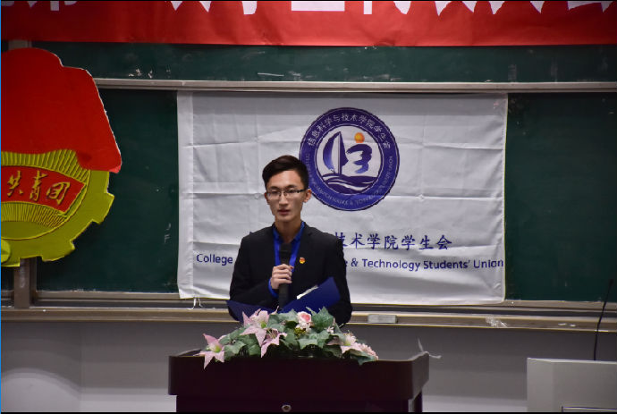 校学生会代表致贺词
