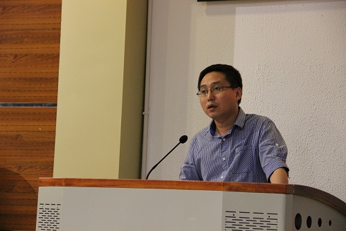 学院党委副书记、工会主席贾建军同志作工会工作报告