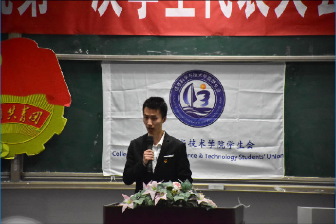 计票人宣布选举结果