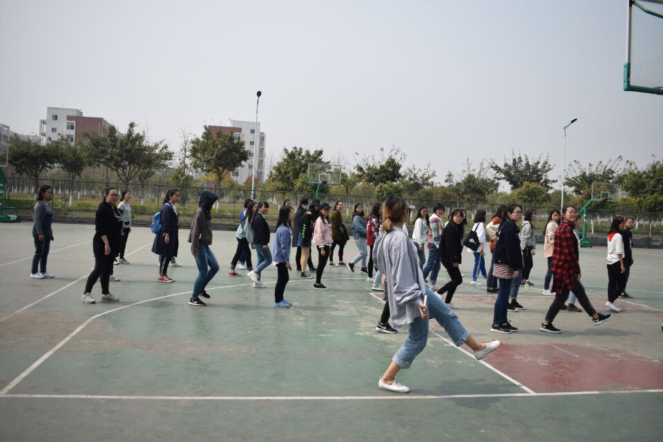 方阵、彩旗队和啦啦操队选拔现场 方阵、彩旗队和啦啦操队选拔现场