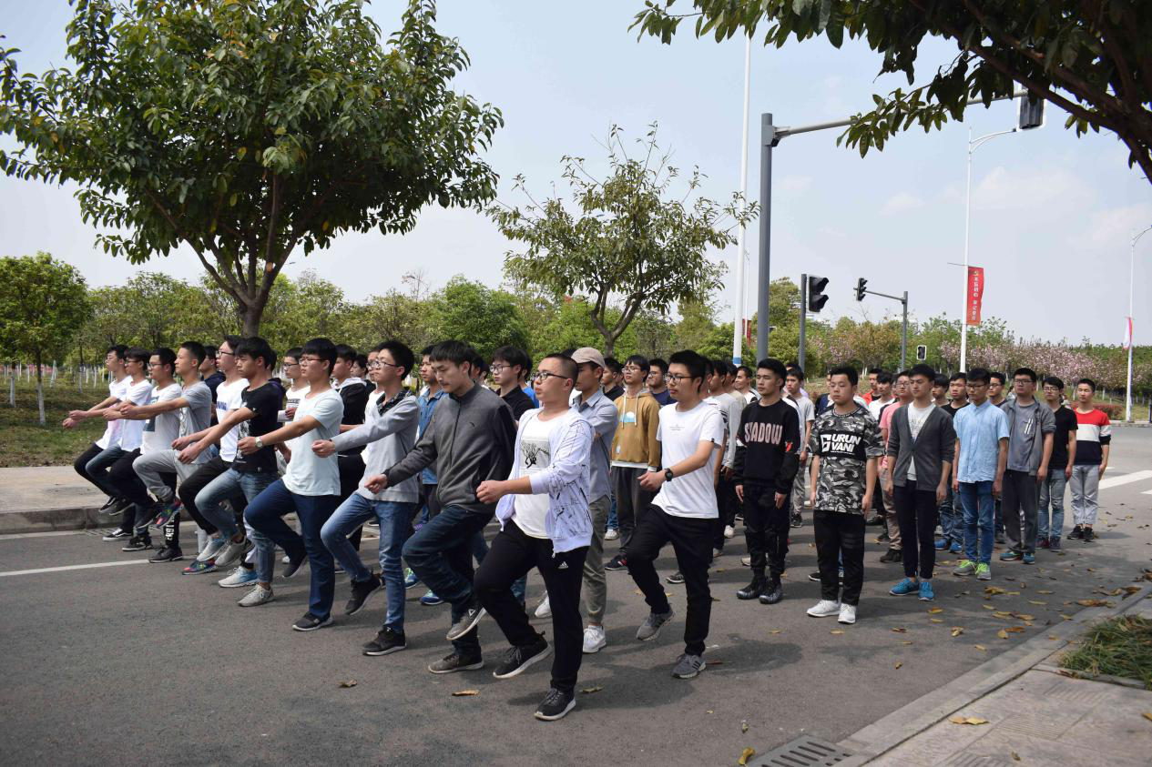 学院慰问方阵和啦啦操 学院慰问方阵和啦啦操