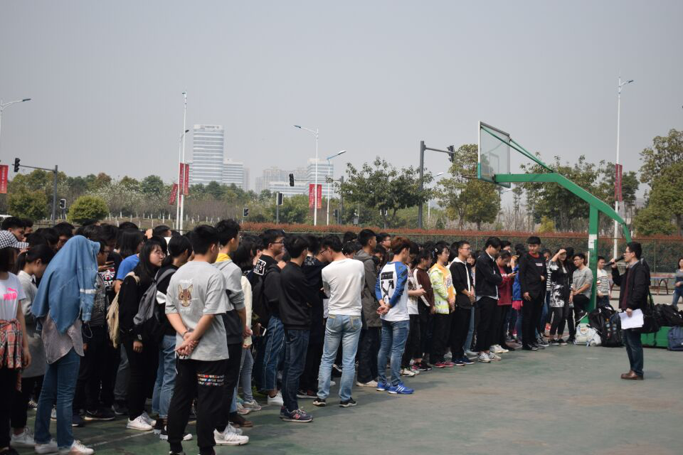 方阵、彩旗队和啦啦操队选拔现场 方阵、彩旗队和啦啦操队选拔现场