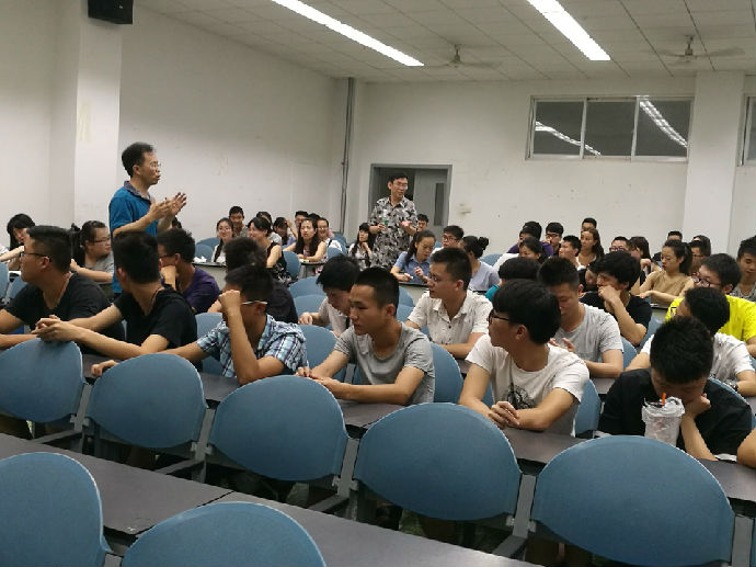 师生问答交流环节